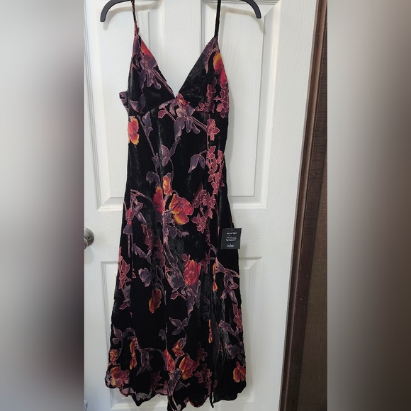 NWT Lulus Divine Allure Burgandy &  Black Floral Burnout Velvet Midi Dress. Sz L - Picture 4 of 8